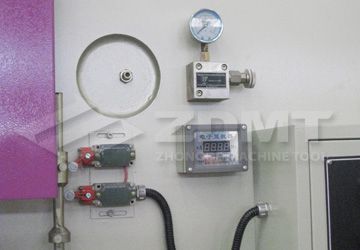 上滑塊行程電動調(diào)節(jié)，數(shù)字顯示.jpg